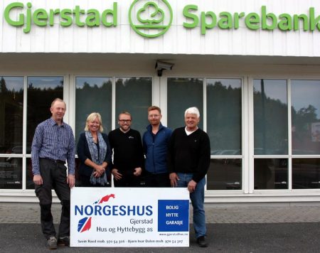 Det er solide aktører som nå har tatt fatt på utviklingen av Havrefjellområdet: Bjørn Ivar Dalen (daglig leder i Norgeshus Gjerstad Hus- og Hyttebygg), Nina Holte (banksjef i Gjerstad Sparebank), John Birger Grytdal (sivilarkitekt Norgeshus), Snorre Bjørkum (teknisk sjef i Norgeshus) og Svein Røed (faglig leder i Norgeshus Gjerstad Hus- og Hyttebygg) skal sammen utvikle og selge de nye hyttene.