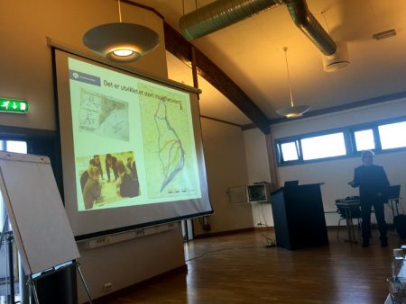 Prosjektleder for KVU Grenlandsbanen, Jarle J. Vaage, informerer om utviklingen i planarbeidet