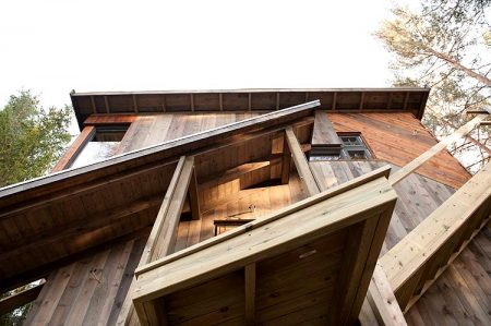 Åse og Jens Trydal ønsker velkommen til opphold i Kråkeslottet!