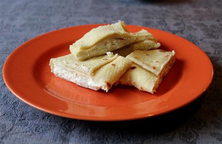 Søtost-kling er en rett med tradisjoner i Gjerstad. Oskar Tore Brendalsmo er en av dem som holder tradisjonen ved like.