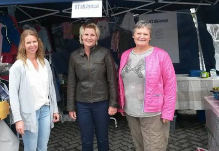 Monica Blesvik, Bente Solheim og Vigdis Synnøve Brubakken gleder seg til å åpne Stasjonen i nye lokaler på Brokelandsheia. Foto: Facebook.