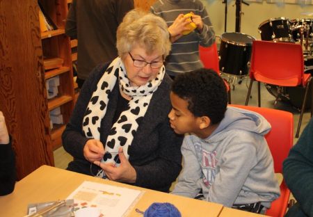 Randi Eikeland gir bort nyttige tips om strikking