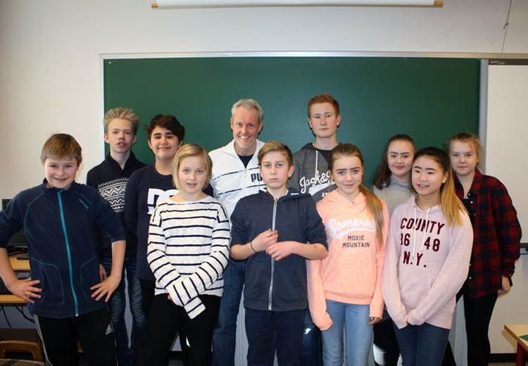 7. klasse ved Gjerstad skole er nok en gang i finalen i kunnskapskonkurransen "Vis med avis"