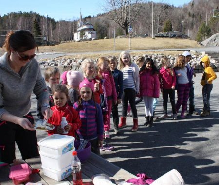 Elevene ved Gjerstad skole ble kompensert med is etter å ha blitt lurt av rektor