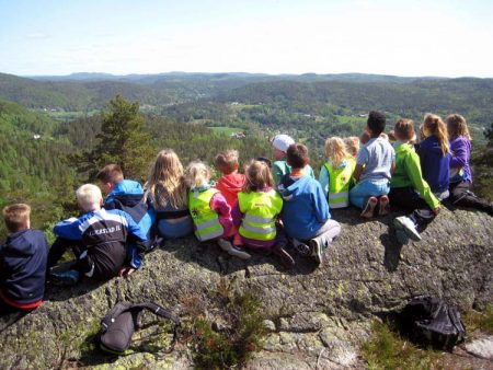 Det er flott utsikt over bygda fra Regnfjella