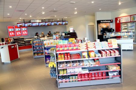 Det er lyst og fint miljø inne på den nye YX Brokelandsheia