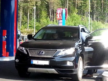 Kronprinsparet tok en pust i bakken på Brokelandsheia i ettermiddag. Foto: Facebook