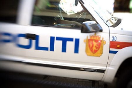 Innbrudd i bil ved Gjerstad stasjon