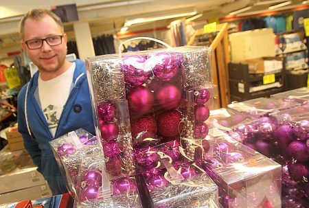 Det begynner å fylle seg opp med juleartikler hos Kong Kurs