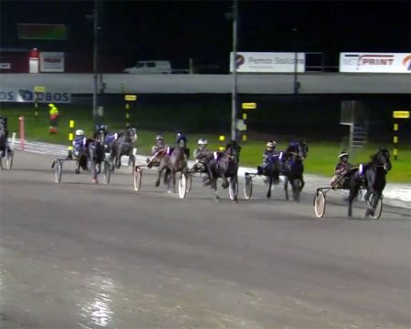 Tross to galopper underveis kunne ingen hamle opp med 3-årige Tem Jahn i kveld.