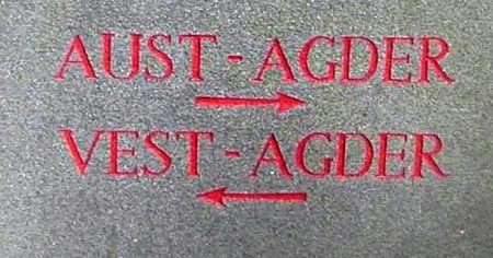 Hvor lenge vil dette skiltet bli stående på fylkesgrensen mellom Aust- og Vest-Agder?