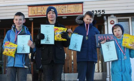 Fra premieutdelingen i Erasmus+-konkurransen i sjakk på Gjerstad skole. Foto: Gjerstad.skole.no