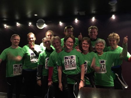 11 av de 15 fra Gjerstad Sparebank som gjennomførte årets Holmekollstafett med stil