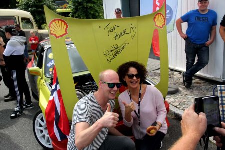 Det spørs om Olav Haugen Hasdal vasker bilen sin med det første...:-)