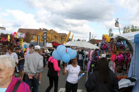 Det var folksomt i hovedgata under Brokelandsheiadagene