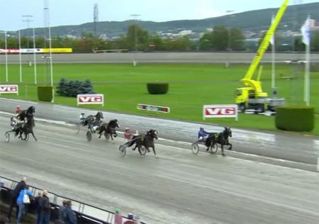 Garli Moe Garlin ble nr. 3 i årets travderby på Bjerke Travbane