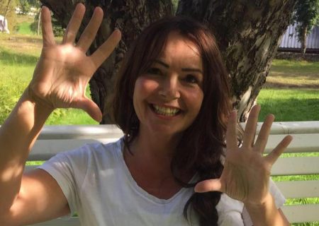 Linda Petersen (48) saksøker sykehuset i Arendal. Foto: Facebook