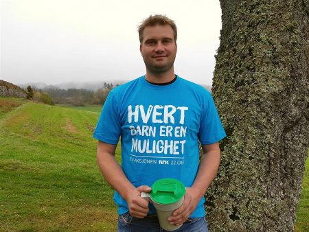 Varaordfører Knut Erik Ulltveit ledet TV-aksjonen i Gjerstad i ettermiddag. Foto: Gjerstad kommune.