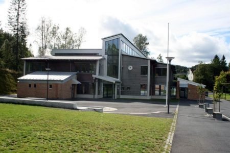 En gruppe pensjonerte lærere er motstandere av ny skolestruktur i Gjerstad