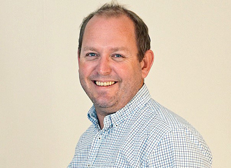 – Slapp av, vi blir! Fredrik Hafredal ser positivt på fremtiden i Gjerstad, også med ny skolestruktur.