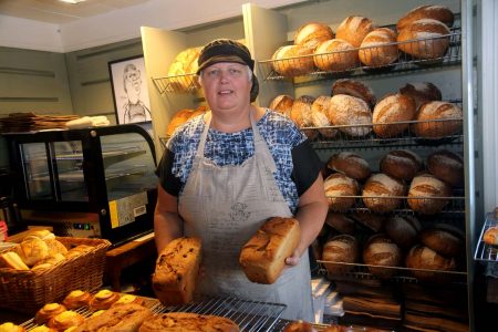 Grethe Dalen ønsker velkommen til julemarked på Holmen Gård førstkommende helg