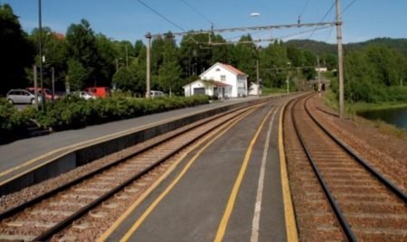 Fylkespolitikerne i Høyre foreslår å bedre tilgjengeligheten ved Gjerstad stasjon