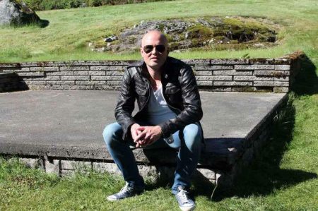 Jarles annonse etter kjæreste «tar av» på nett Telefonen til Jarle Valle står ikke stille for tida...