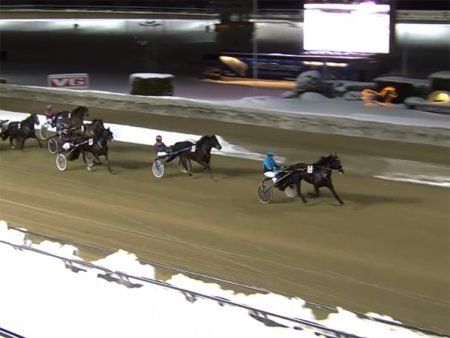 Kveldens seier ble av det klare slaget for Løkki Flaksa og kusk Vilde Mari Kals