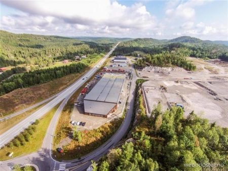 Å flytte E18 vil også få konsekvenser for Risørs satsing på Akland. Foto: Risør kommune