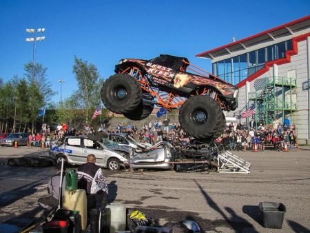 Monstertrucker inntar Brokelandsheia til helgen