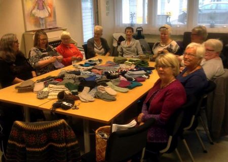 Strikkekafé i lokalene til Frivilligsentralen på Gjerstadsenteret