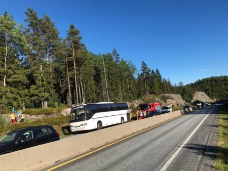 Det oppstod et branntilløp i denne bussen på E18 i kveld