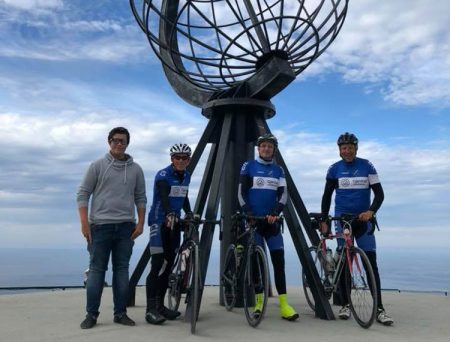 Beviset på at sykkelturen til Nordkapp er vel gjennomført. Foto: Facebook