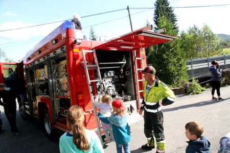 Det blir god anledning til å se nærmere på alt utstyret som finnes i brannbilene i Egddalen