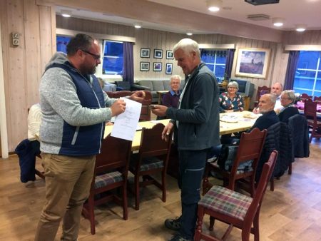 Fra gårsdagens nøkkeloverrekkelse. Foto: Kai Høgbråt / Gjerstad Historielag