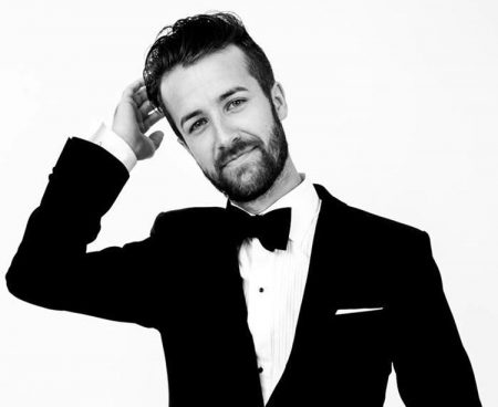 Emil Solli-Tangen kommer på besøk til Gjerstad kirke 14. desember. Foto: Facebok.