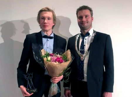 Kristian Lunden fikk i dag 4H-plaketten i Kristiansand. Foto: Privat