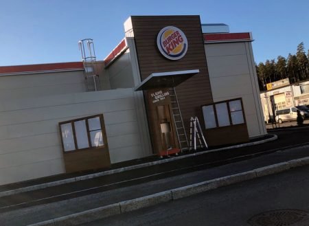 Det er siste innspurt på Burger King før dørene åpner for publikum fredag kl. 10.00