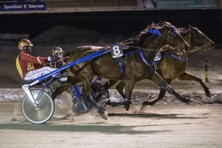 Per Vetle Kals på vei til delt seier med Ubet. Foto: Hesteguiden.com