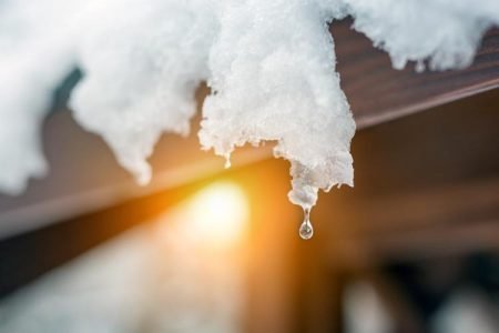 Det ventes god snøsmelting kommende uke. Innbyggerne i Gjerstad kan se frem til lavere eiendomsskatt. Illustrasjonsbilde: Depositphotos.com