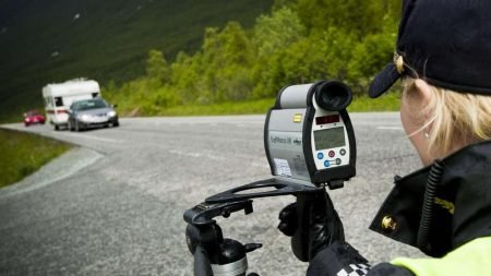 Åtte bilførere fikk fartsbot i Gjerstad i dag. Illustrasjonsfoto.