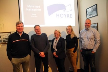 Helge Dalen, Ole Andreas Sandberg, Nina Holte, Åse Mæsel Trydal og Steinar Pedersen holdt innlegg i kveldens næringsmøte på Lyngrillen.