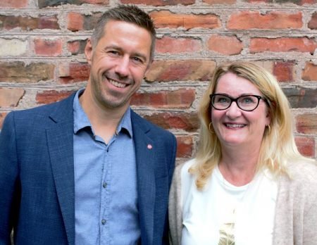 Gro Bråten og Even Tronstad Sagebakken er APs toppkandidater til fylkestingsvalget. Foto: Åsmund Mjåland.