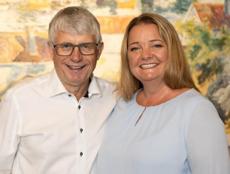 Arne Thomassen (ordførerkandidat) og Torunn Ostad stiller til valg for Høyre til fylkestingsvalget. Foto: Mona Hauglid.