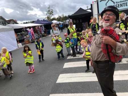 Jim Stirling er en av årets fargeklatter på Brokelandsheiadagene.
