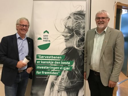 Tore Aslaksen og Jon-Olav Strand, begge fra KrF er varaordførere i hver sin fylkeskommune. Foto: Jernbaneforum Sør.