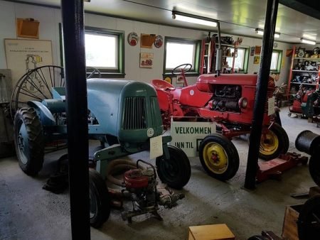 Det blir besøk på motormuseumet på Moe i løpet av turen. Foto: Astrid Haukenes Bråten.