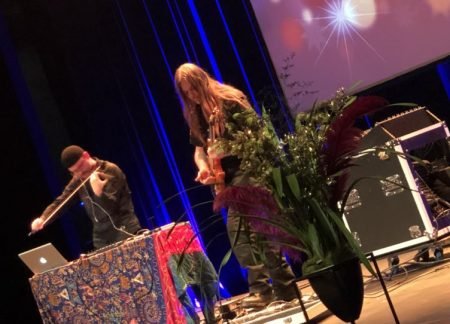 Knut Magne Valle bidro med kulturinnslag for Aust-Agder fyllkeskommune i kveld.