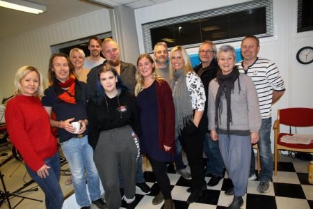 Her er årets Movembergjeng: F.v. Marit Presthagen, Preben Kobro, Anne Grethe Haugholt, Kim André Larsen, Cassandra Andreassen, Tor Arne Brendalsmo, Sigrid Veronica Ludvigsen, Olav Magne Brekka, Ann Lisbeth Bråten Røed, Knut Magnar Nilsen, Tone Åkre Dalen, Per Tellefsdal Sunde.