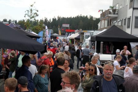 Det er folksomt under Brokelandsheiadagene. Her fra markedet i 2019.
